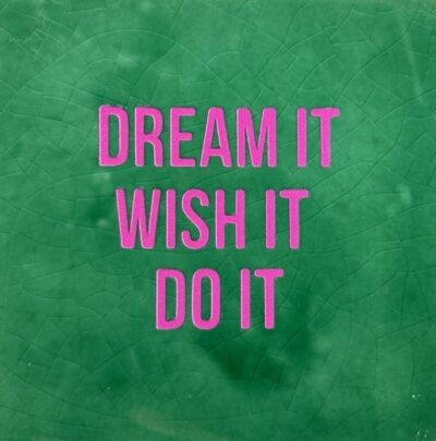 Tegeltje – dream it, wish it, do it hardgroen/roze